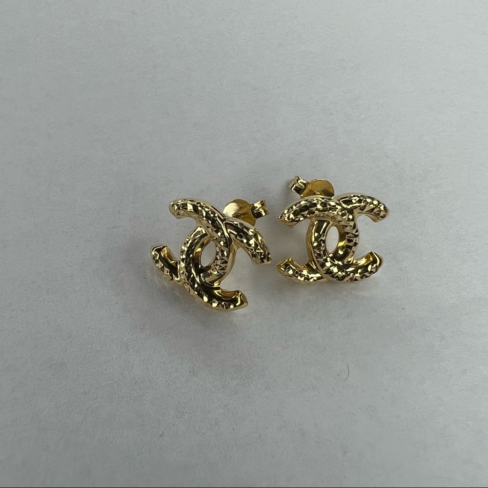 SOLD!!! Chanel Stud Earrings 18K solid yellow gold